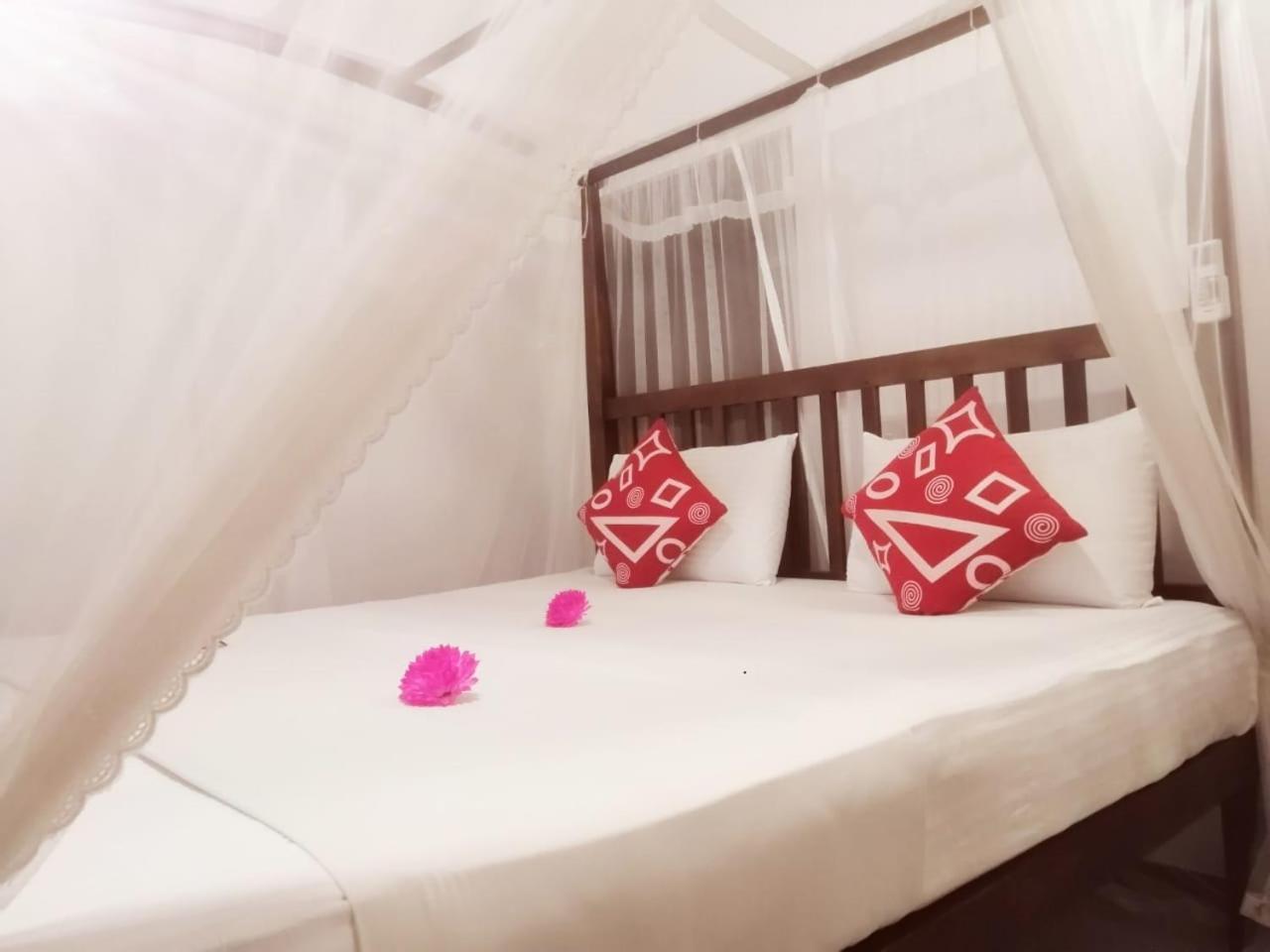 Mountain Heaven Inn Mirissa Bagian luar foto