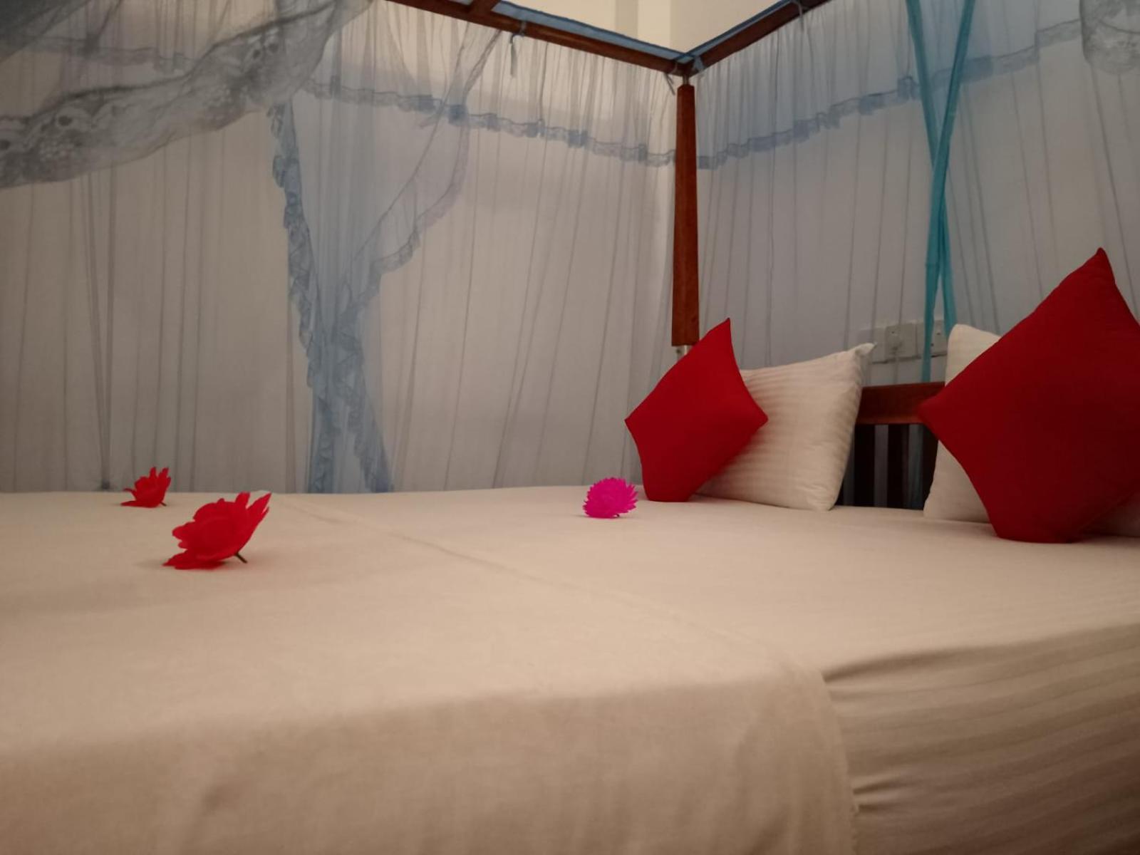 Mountain Heaven Inn Mirissa Bagian luar foto