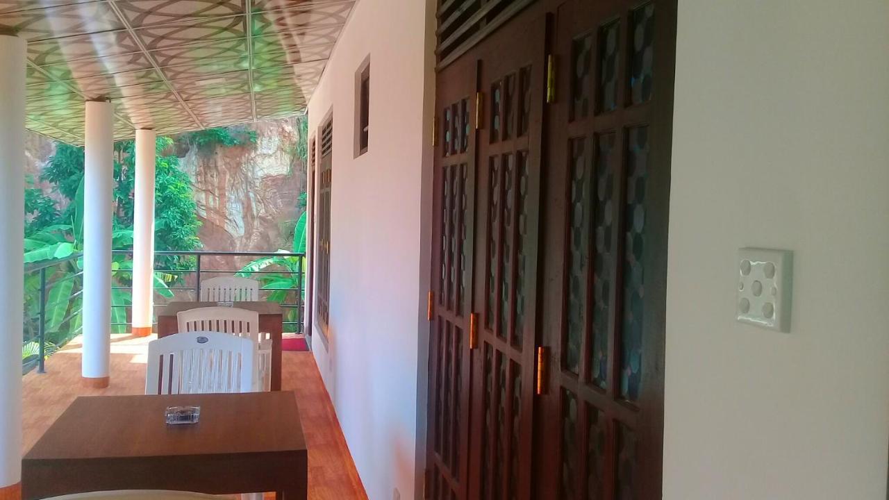 Mountain Heaven Inn Mirissa Bagian luar foto
