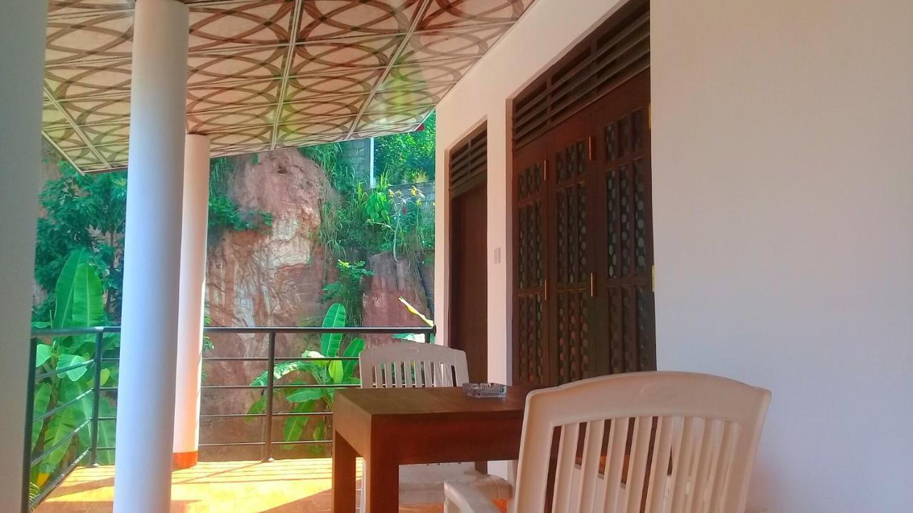 Mountain Heaven Inn Mirissa Bagian luar foto